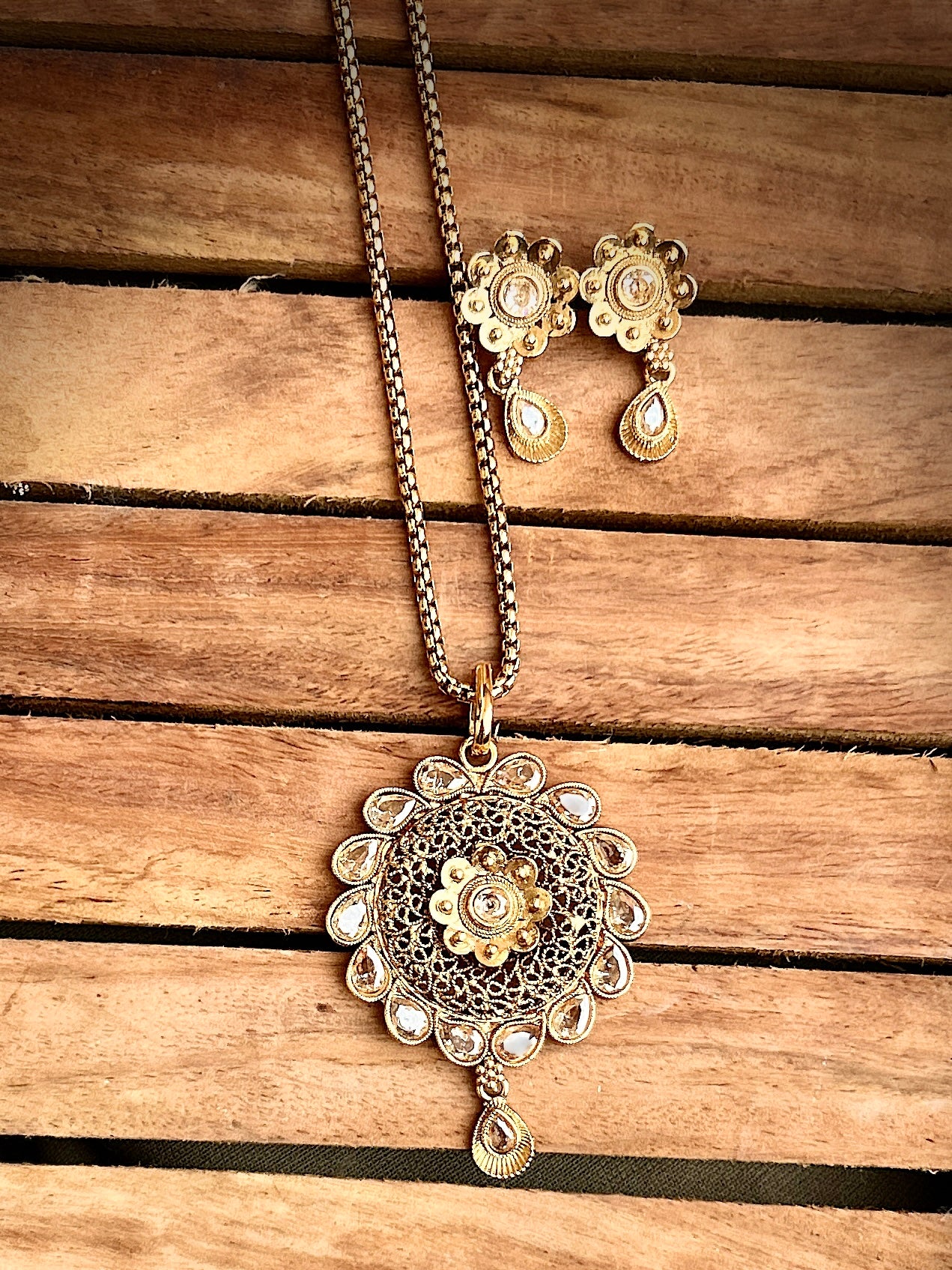 gold polish necklace