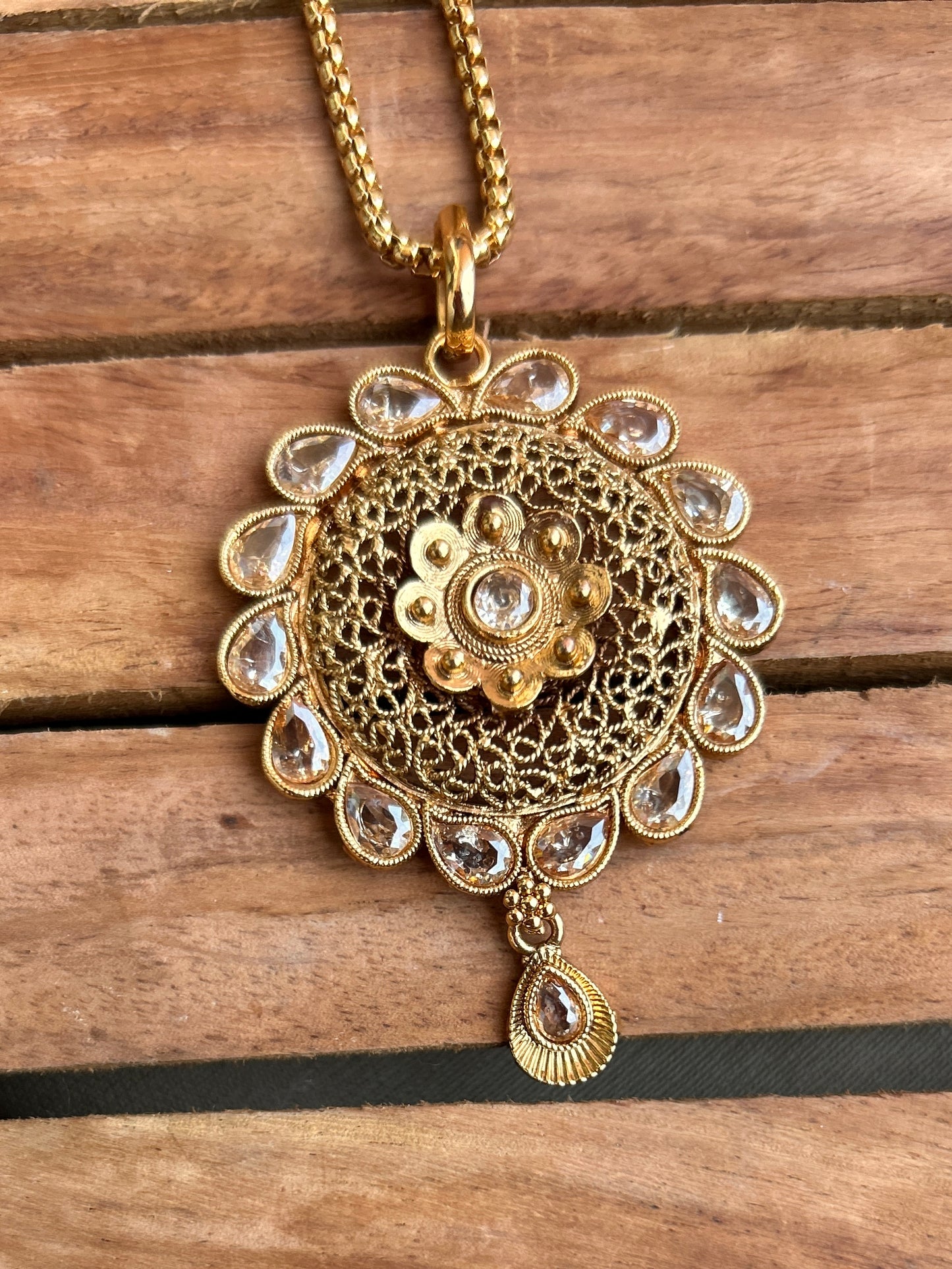 gold polish necklace