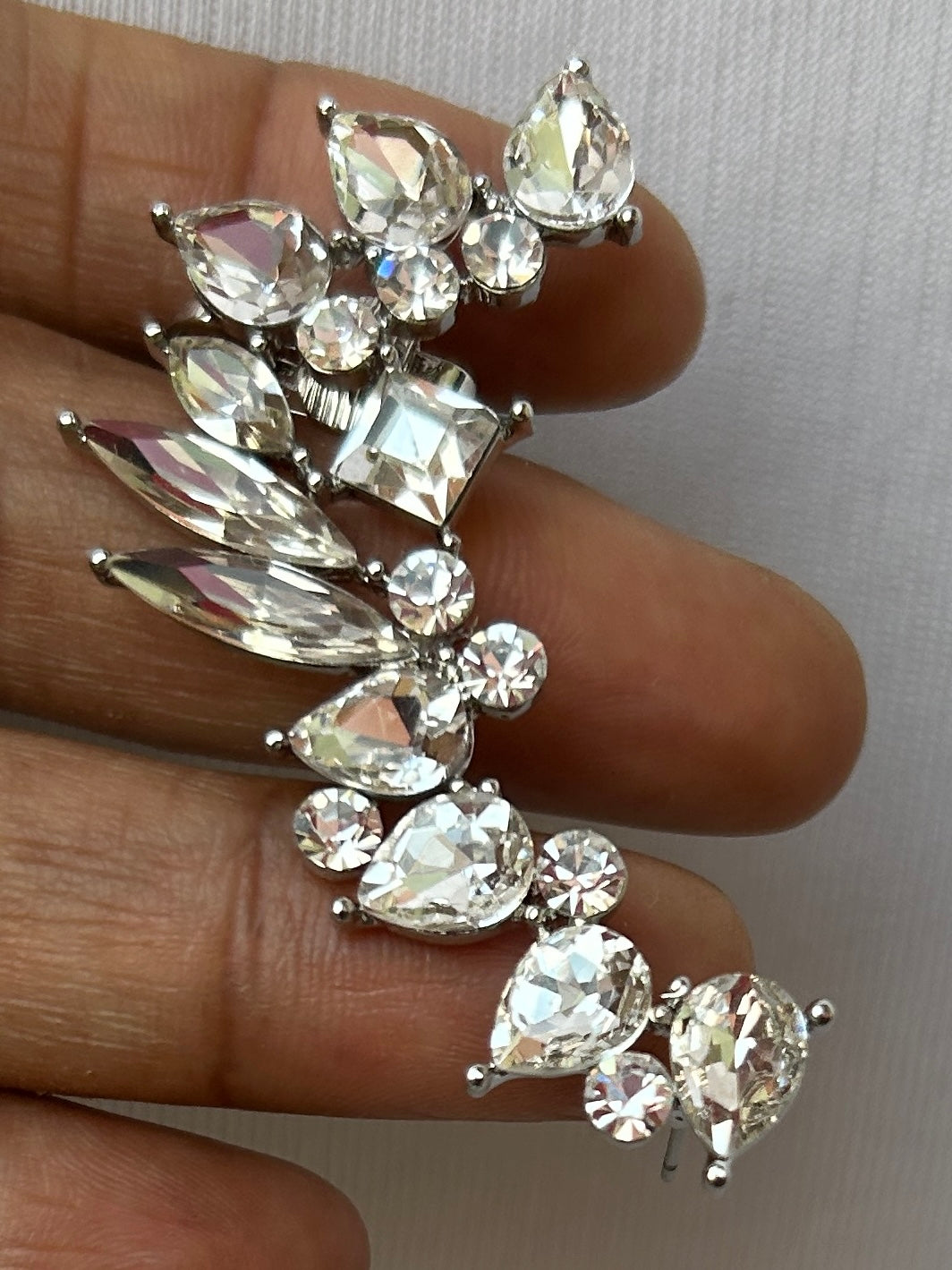 bugudi / Earcuffs in Stones
