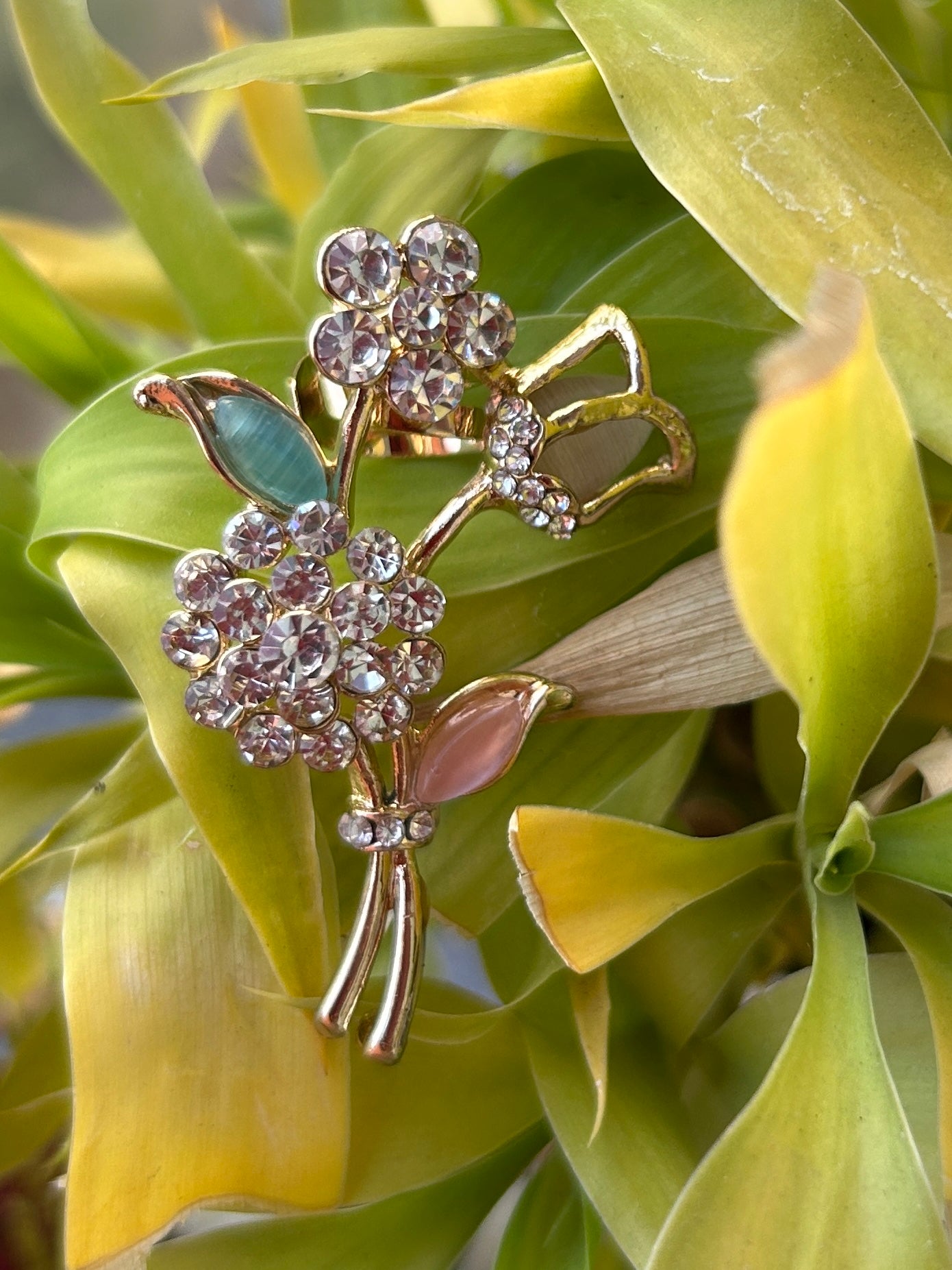 Bugudi Earcuffs in Stones