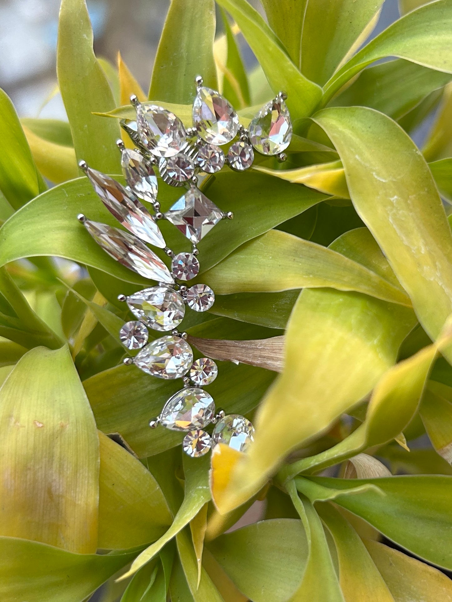 bugudi / Earcuffs in Stones