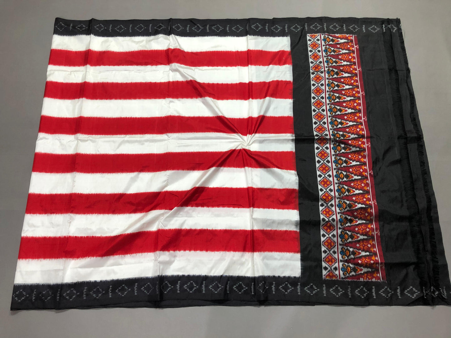 Exclusive Pochampally Pure Silk 8ply Saree