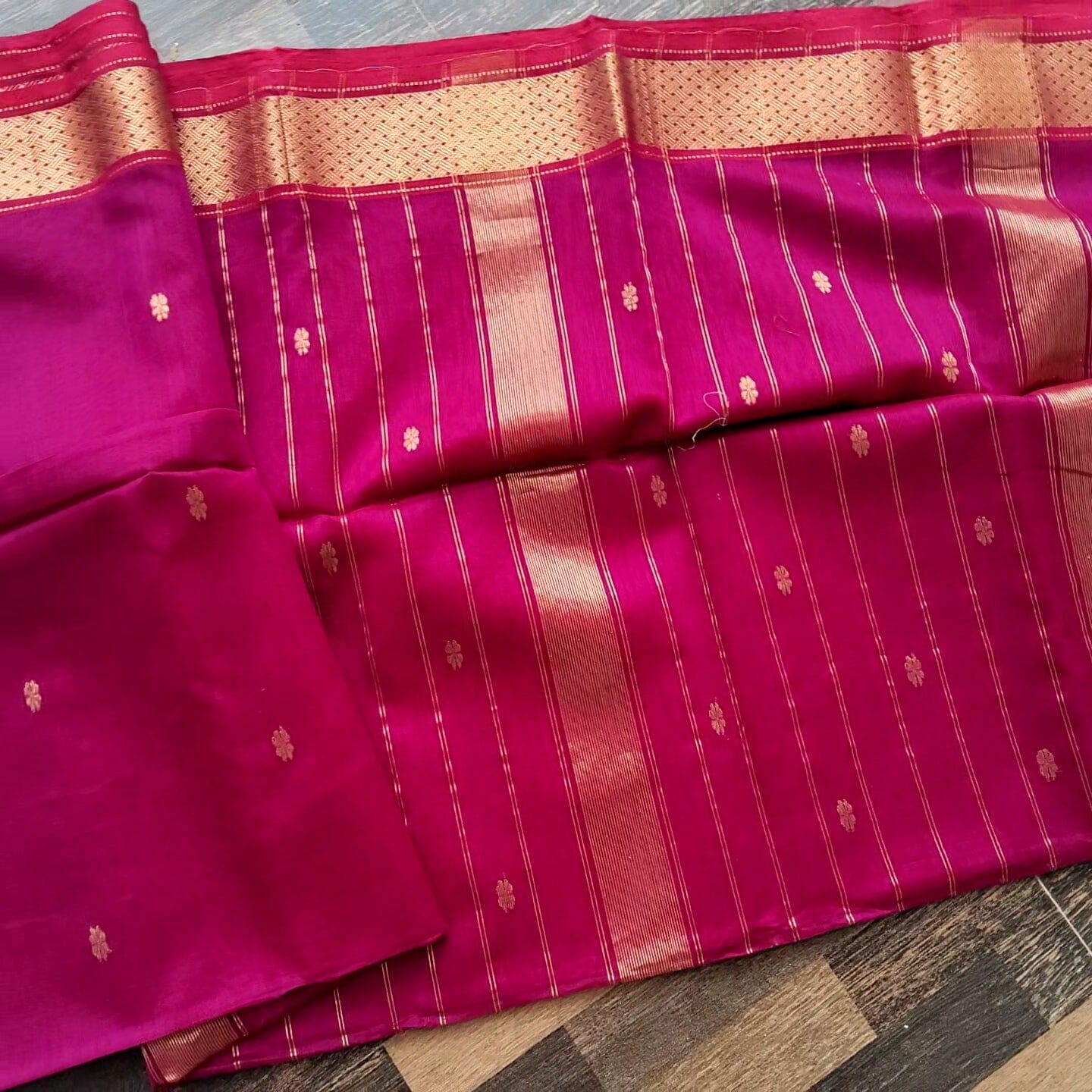 Maheshwari Silk Cotton Saree with All Over Bootis