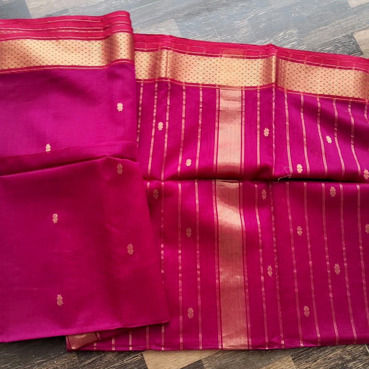 Maheshwari Silk Cotton Saree with All Over Bootis