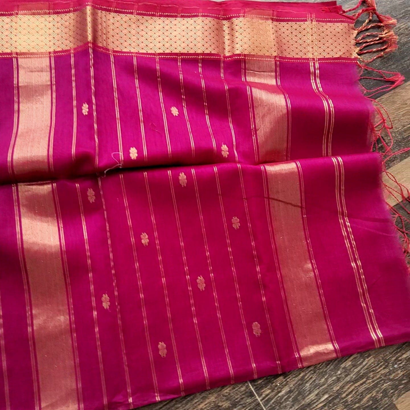 Maheshwari Silk Cotton Saree with All Over Bootis