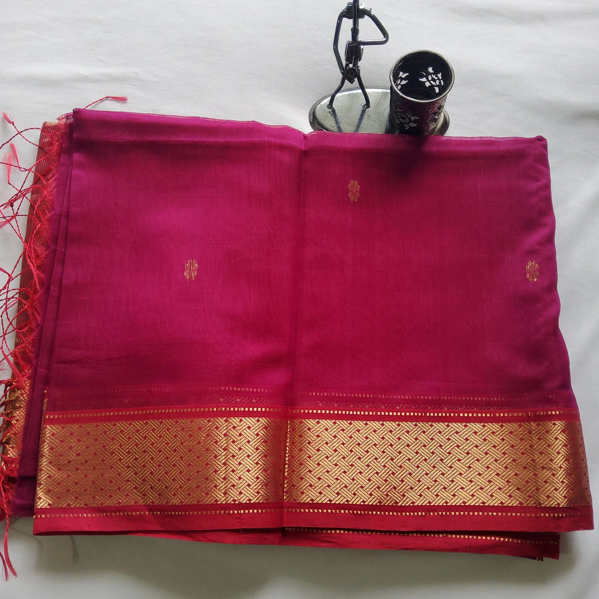 Maheshwari Silk Cotton Saree with All Over Bootis