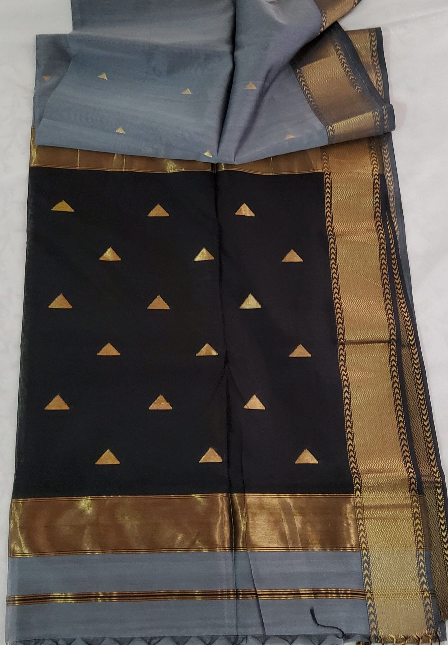 Maheshwari Silk Cotton Handloom Saree with All Over Bootis