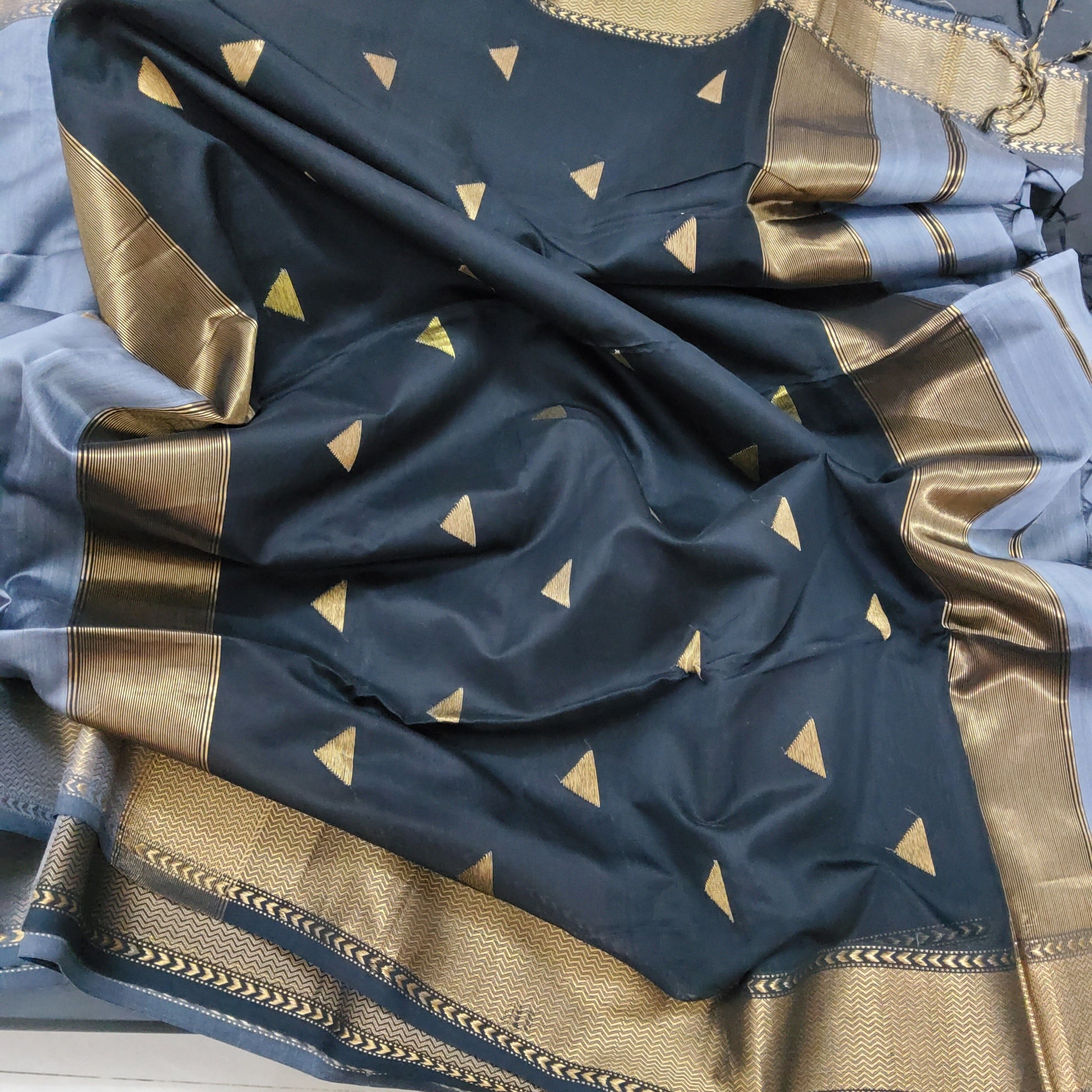 Maheshwari Silk Handloom Saree with All Over Bootis