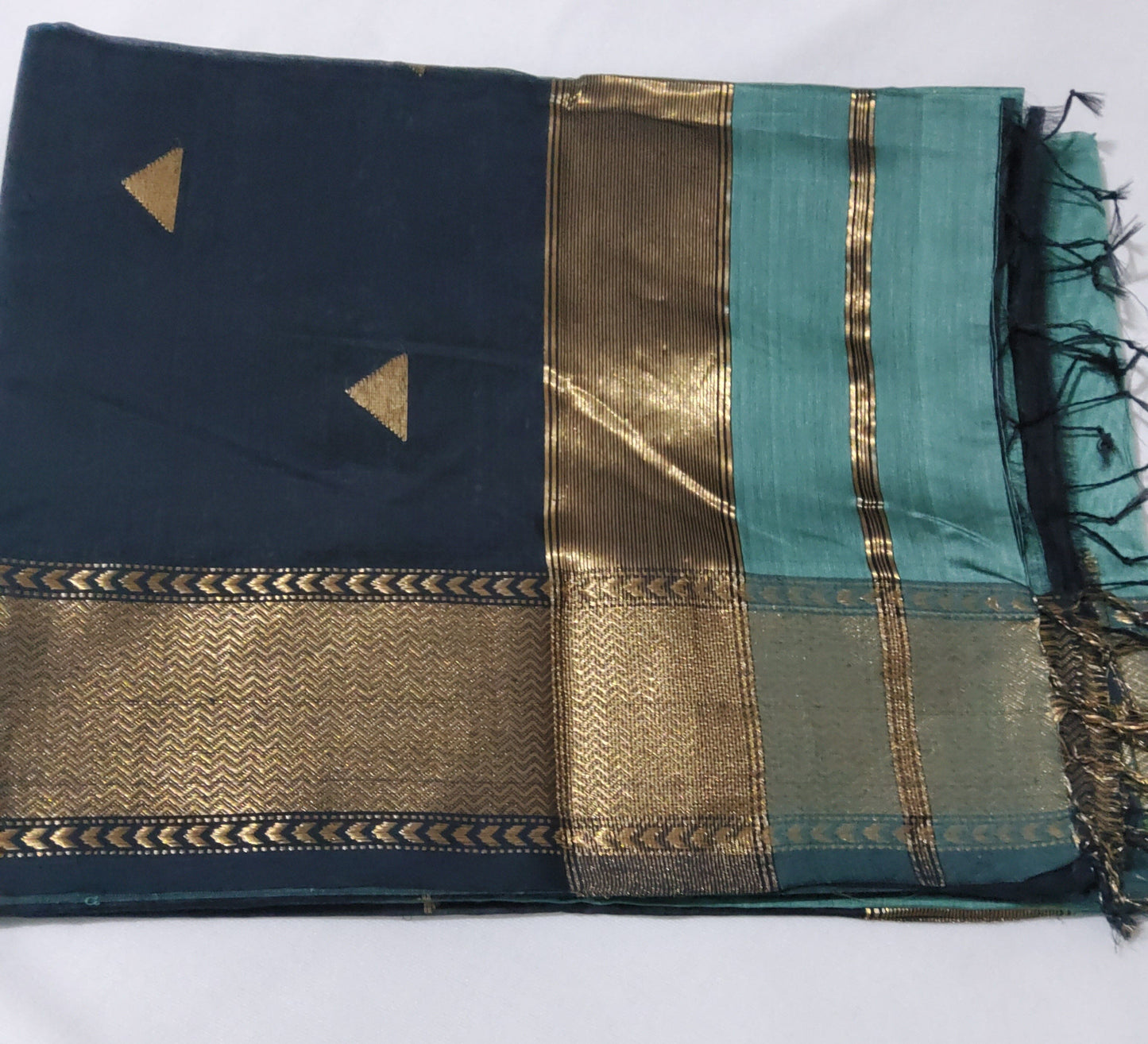 Maheshwari Silk Saree with All Over Bootis