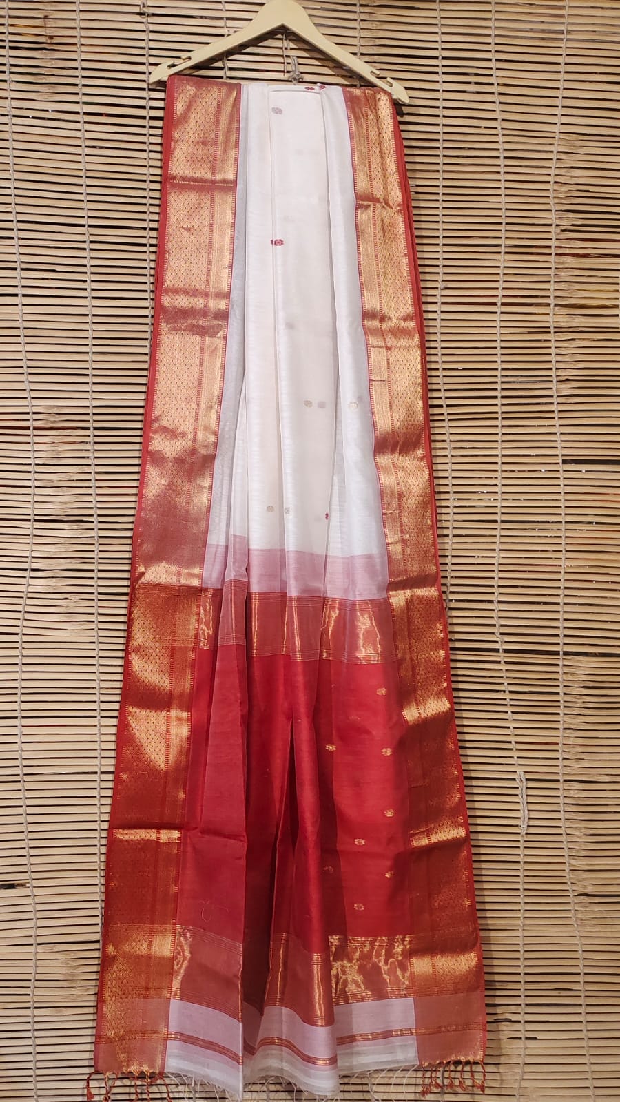 Maheshwari Silk Saree with All Over Bootis