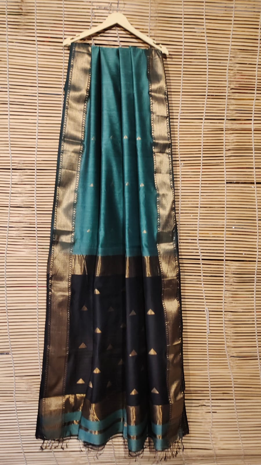 Maheshwari Silk Cotton Saree with All Over Bootis