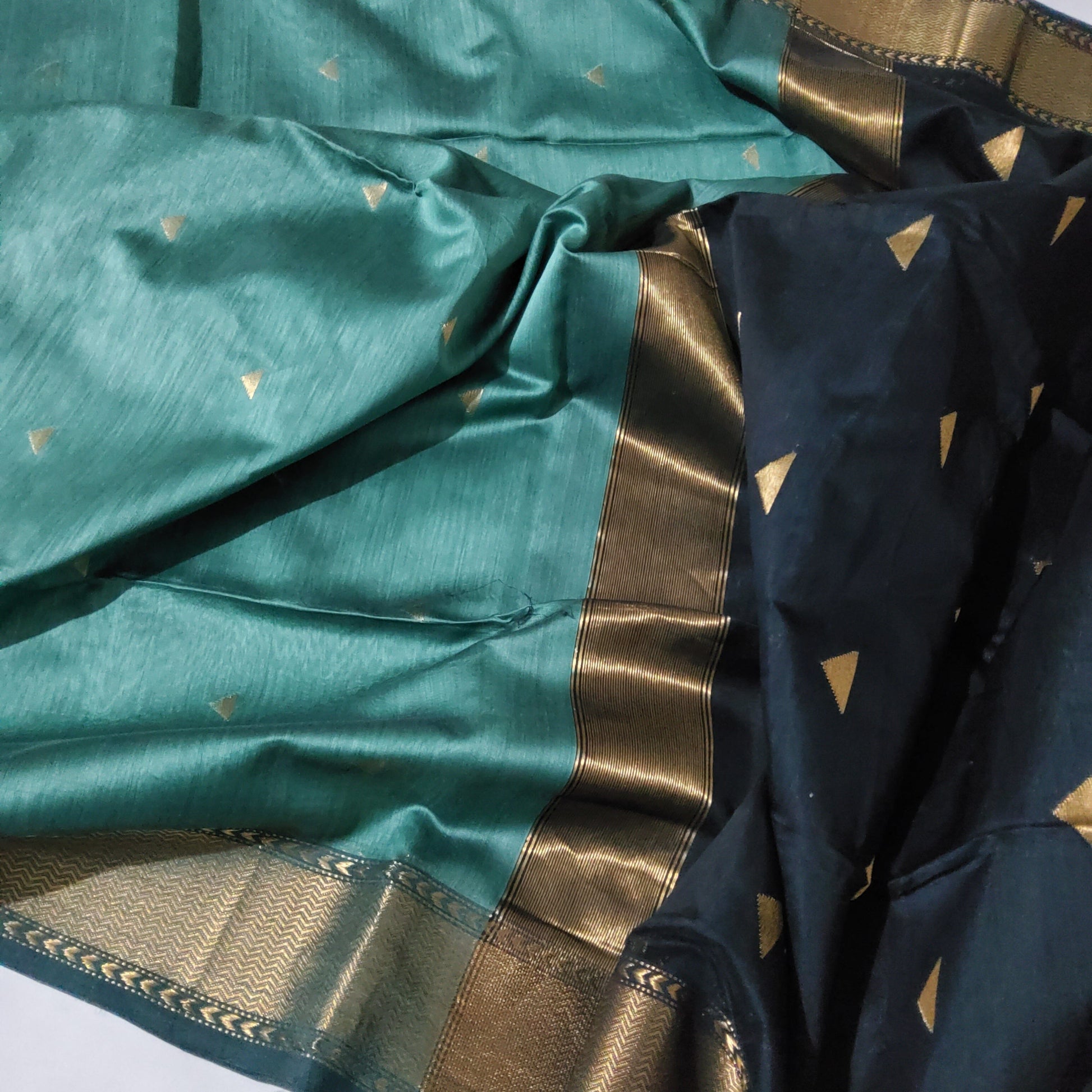 Maheshwari Silk Saree with All Over Bootis