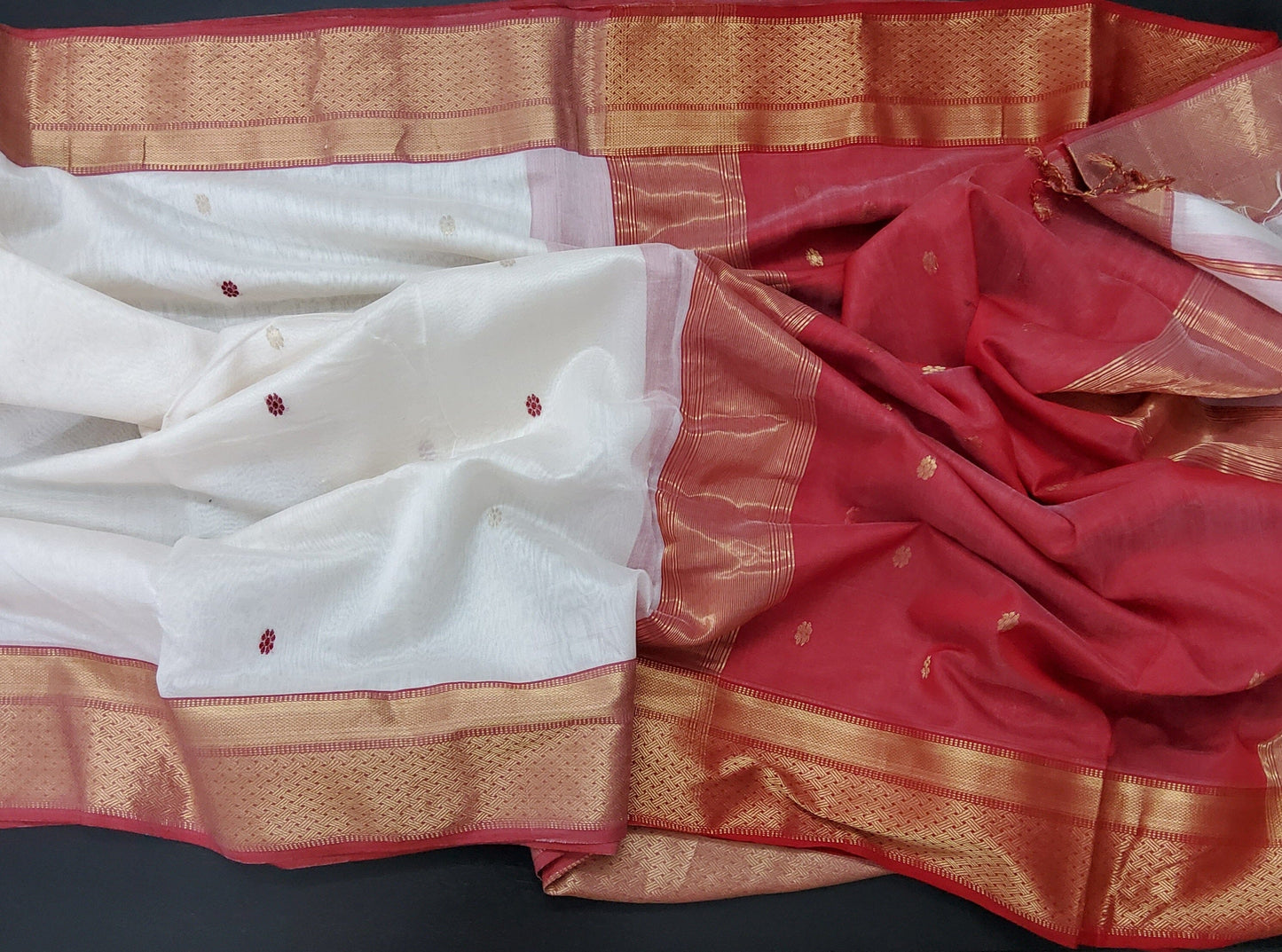Maheshwari Silk Cotton Saree with All Over Bootis