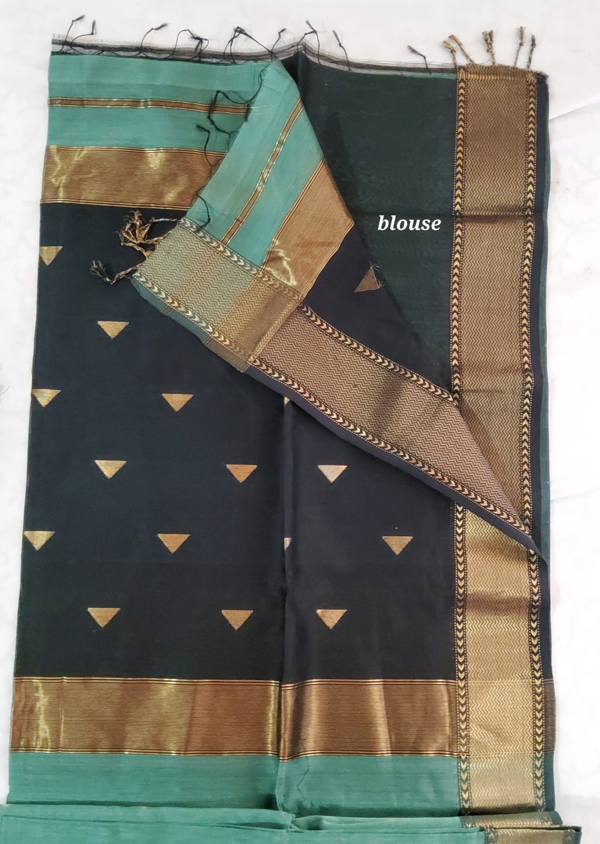 Maheshwari Silk Cotton Saree with All Over Bootis