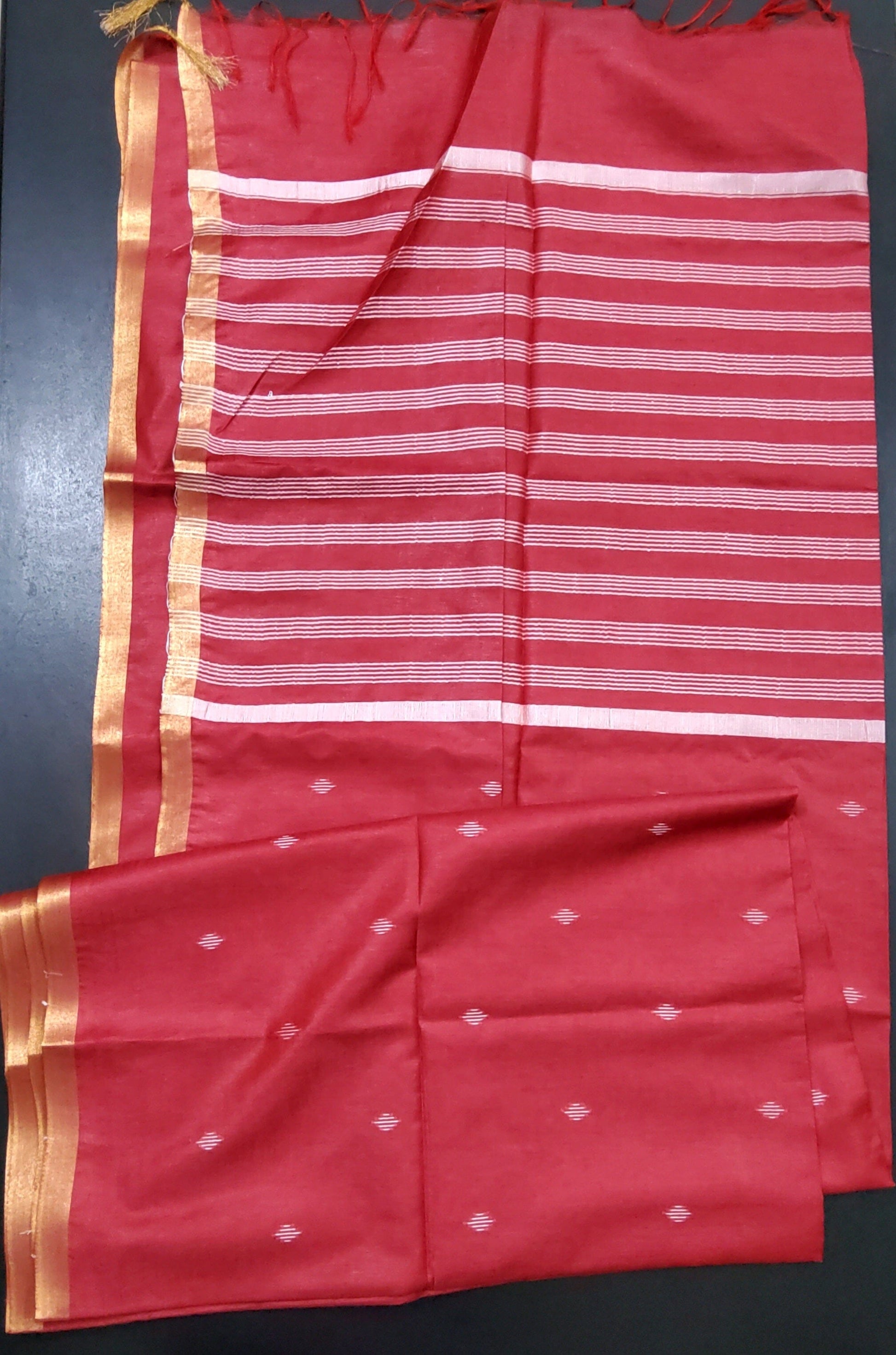 Maheshwari Silk Cotton Saree with Gold Border