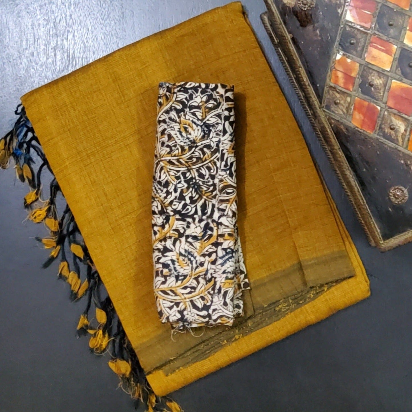 Mangalagiri Hand Woven Cotton Saree with extra Blouse