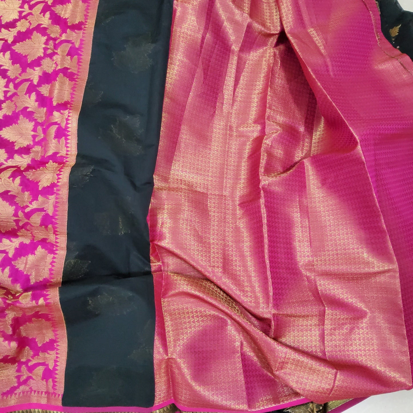 Semi Kora Silk Saree with Contrast Pallu and Blouse