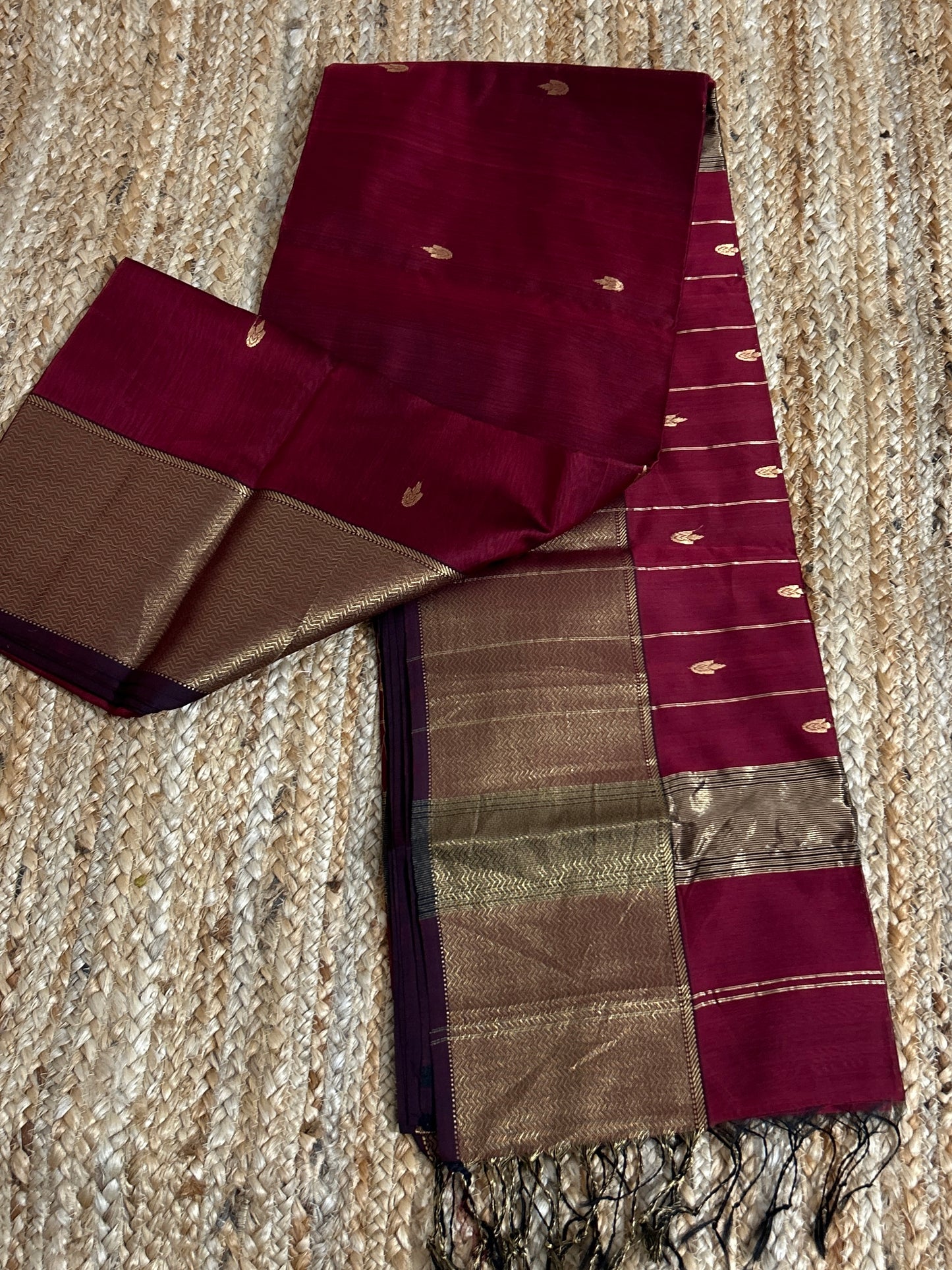 Maroon Maheshwari Silk Cotton Handloom Saree with Blouse