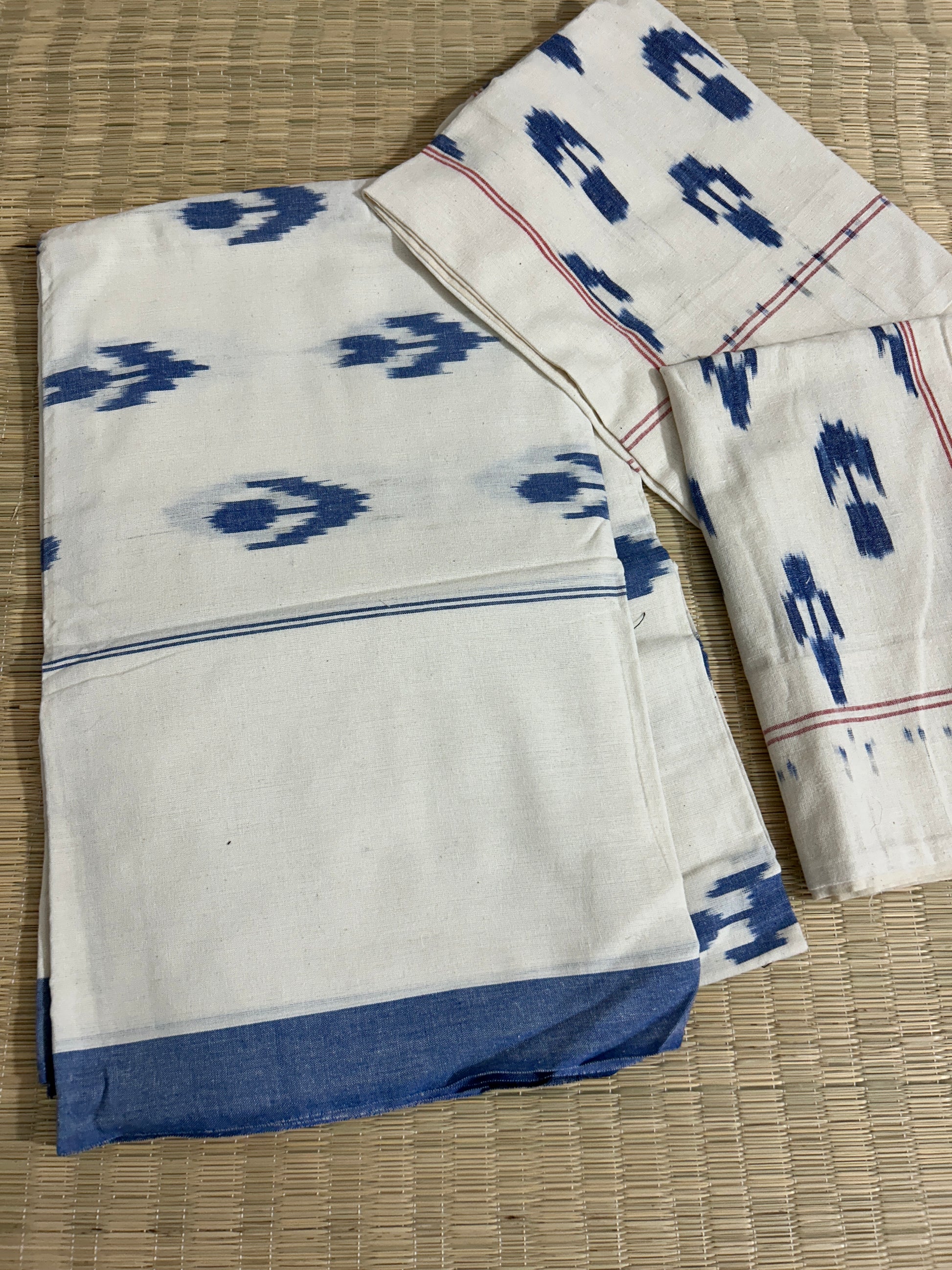 King Size Ikat Bedsheet with Pillow Covers