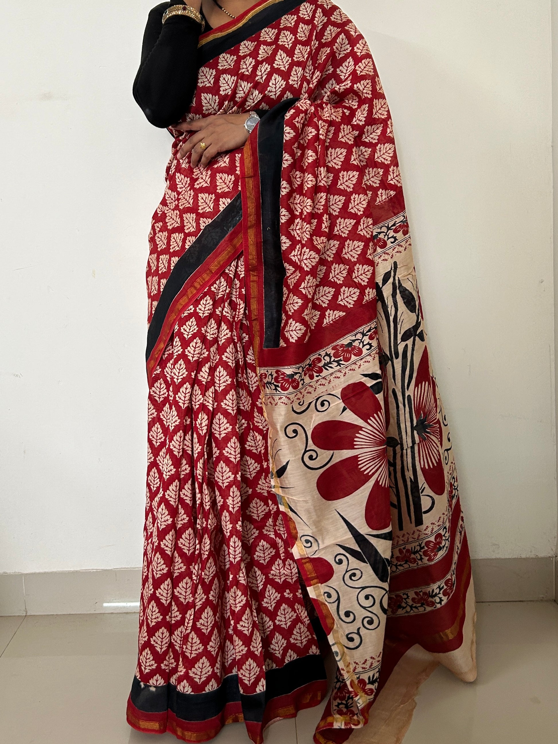 Hand BlockPrint Maheshwari Silk Saree with Golden Blouse