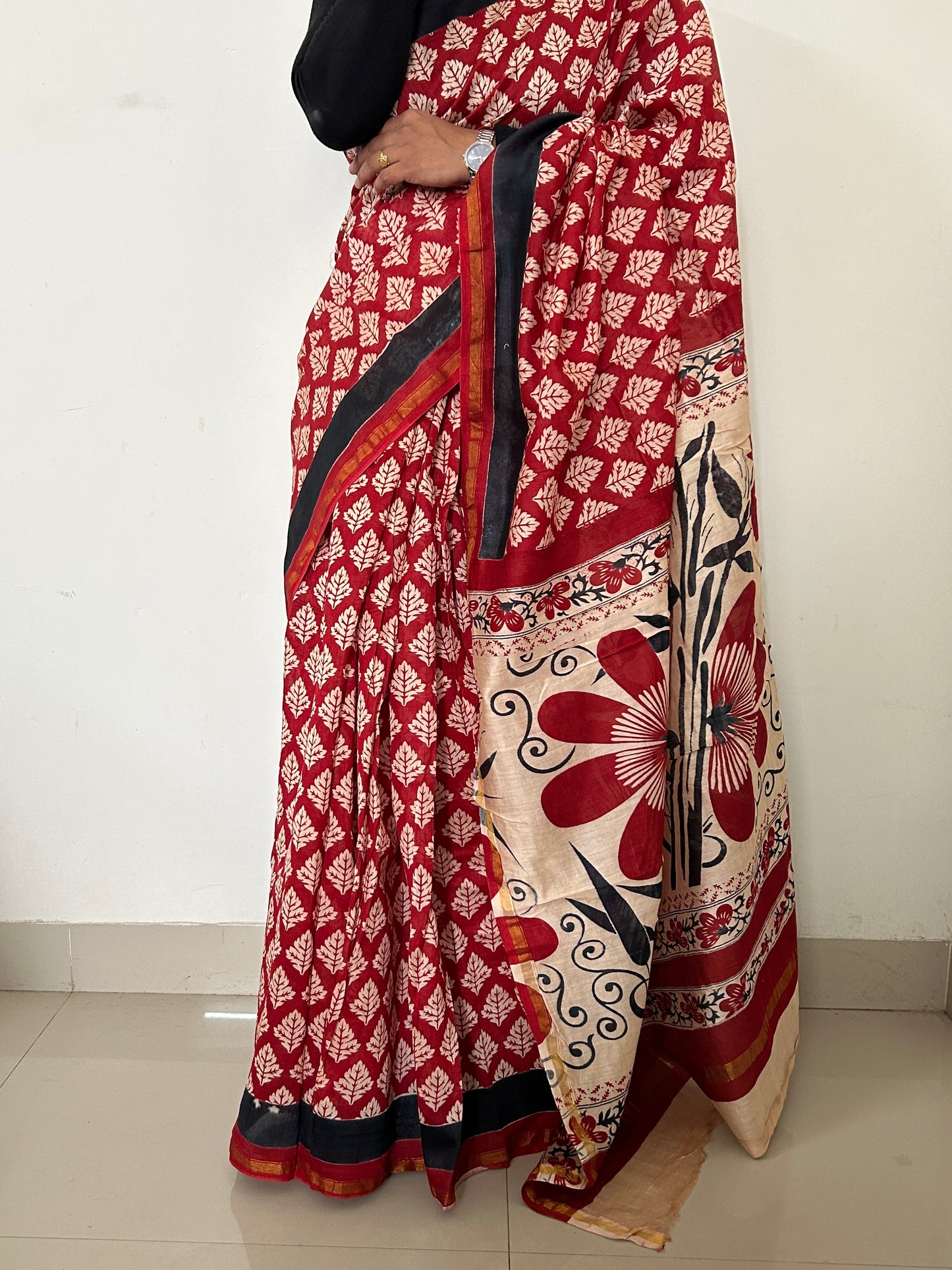 Hand BlockPrint Maheshwari Silk Saree with Golden Blouse