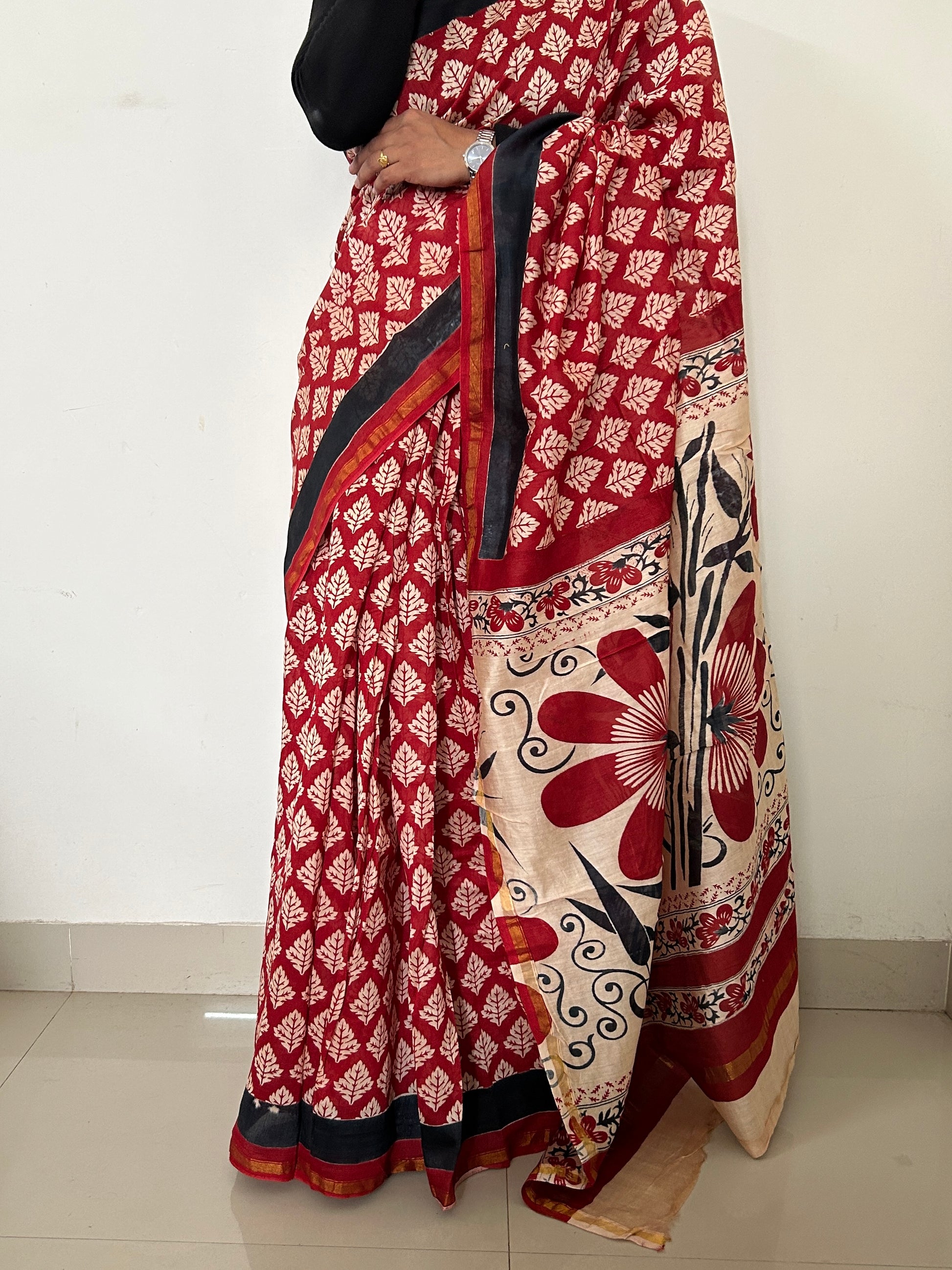 Hand BlockPrint Maheshwari Silk Saree with Golden Blouse
