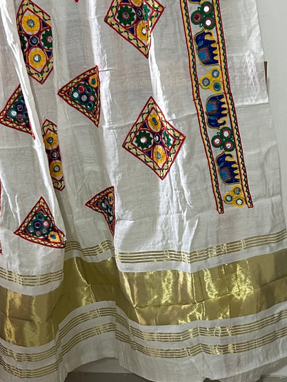 Semi Modal Kutch work Dupatta with lagdi pallu