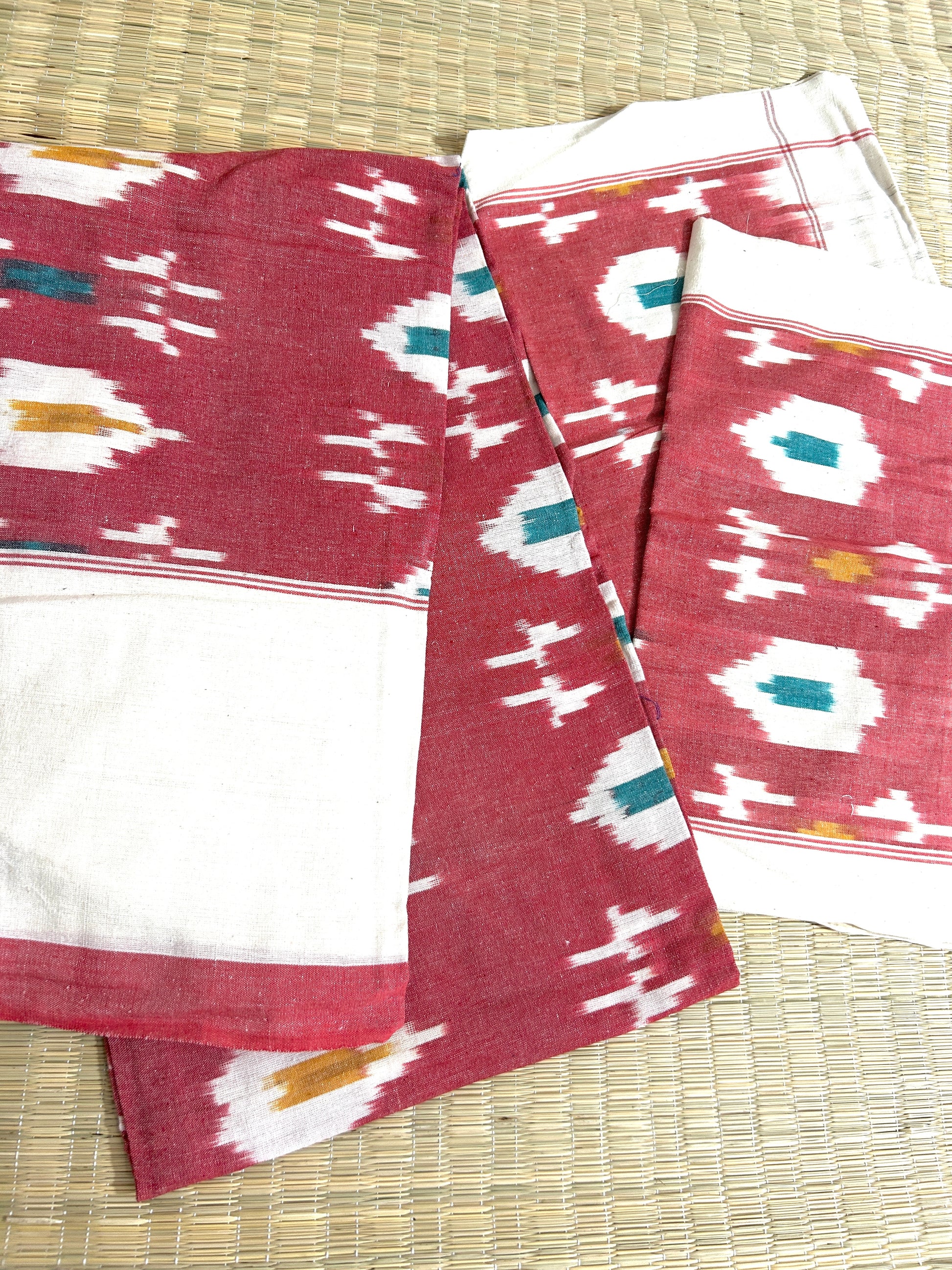 King Size Ikat Bedsheet with Pillow Covers