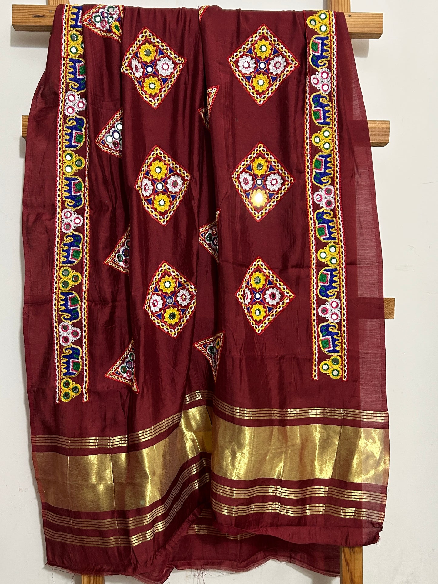 Semi Modal Kutch work Dupatta with lagdi pallu