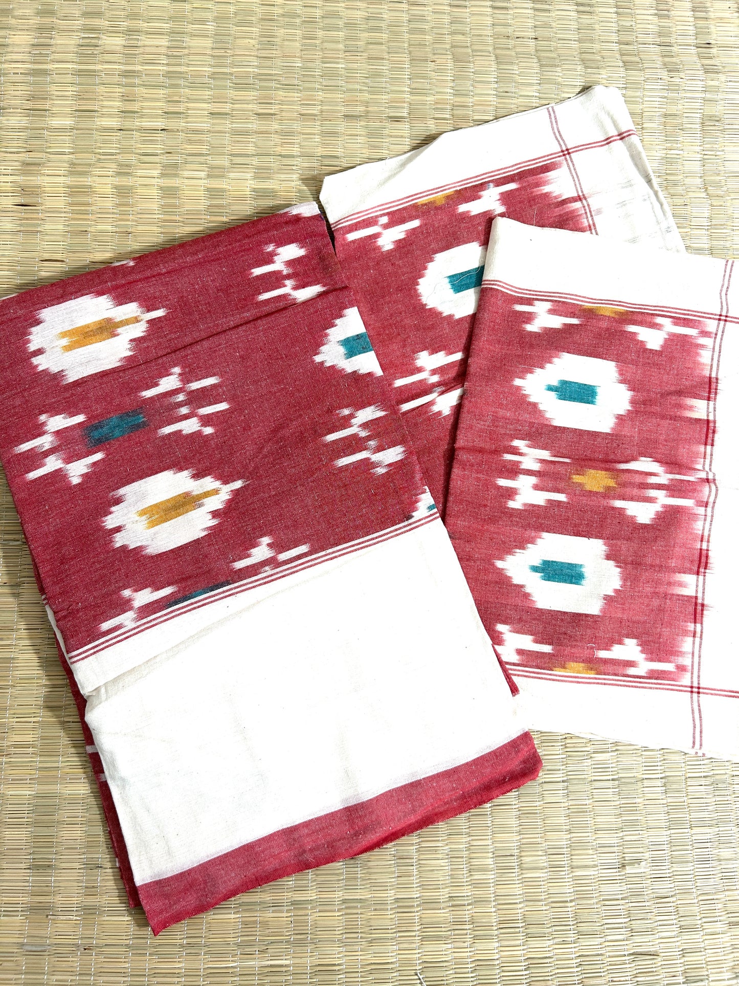 King Size Ikat Bedsheet with Pillow Covers
