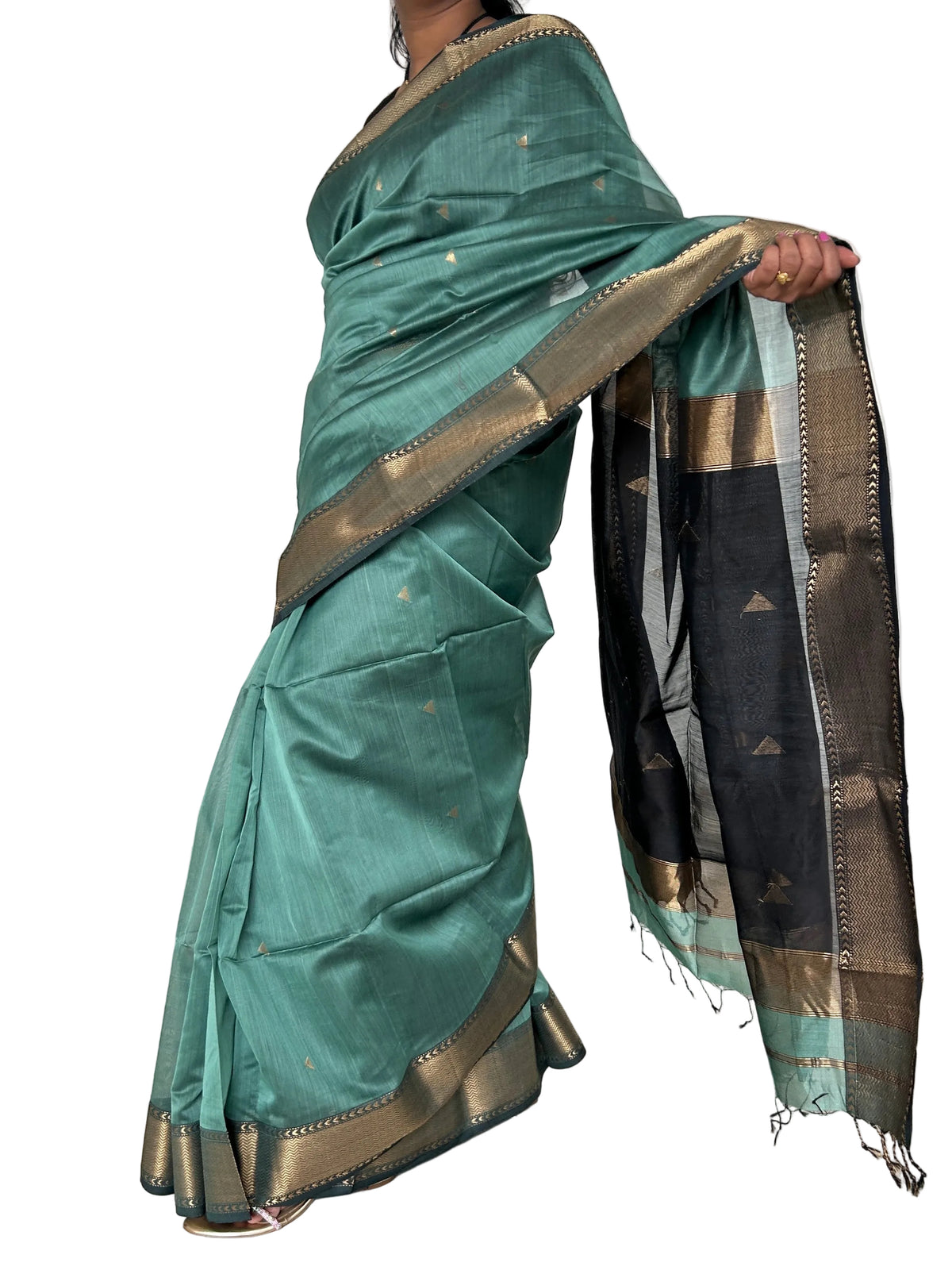 Maheshwari Silk Saree with All Over Bootis
