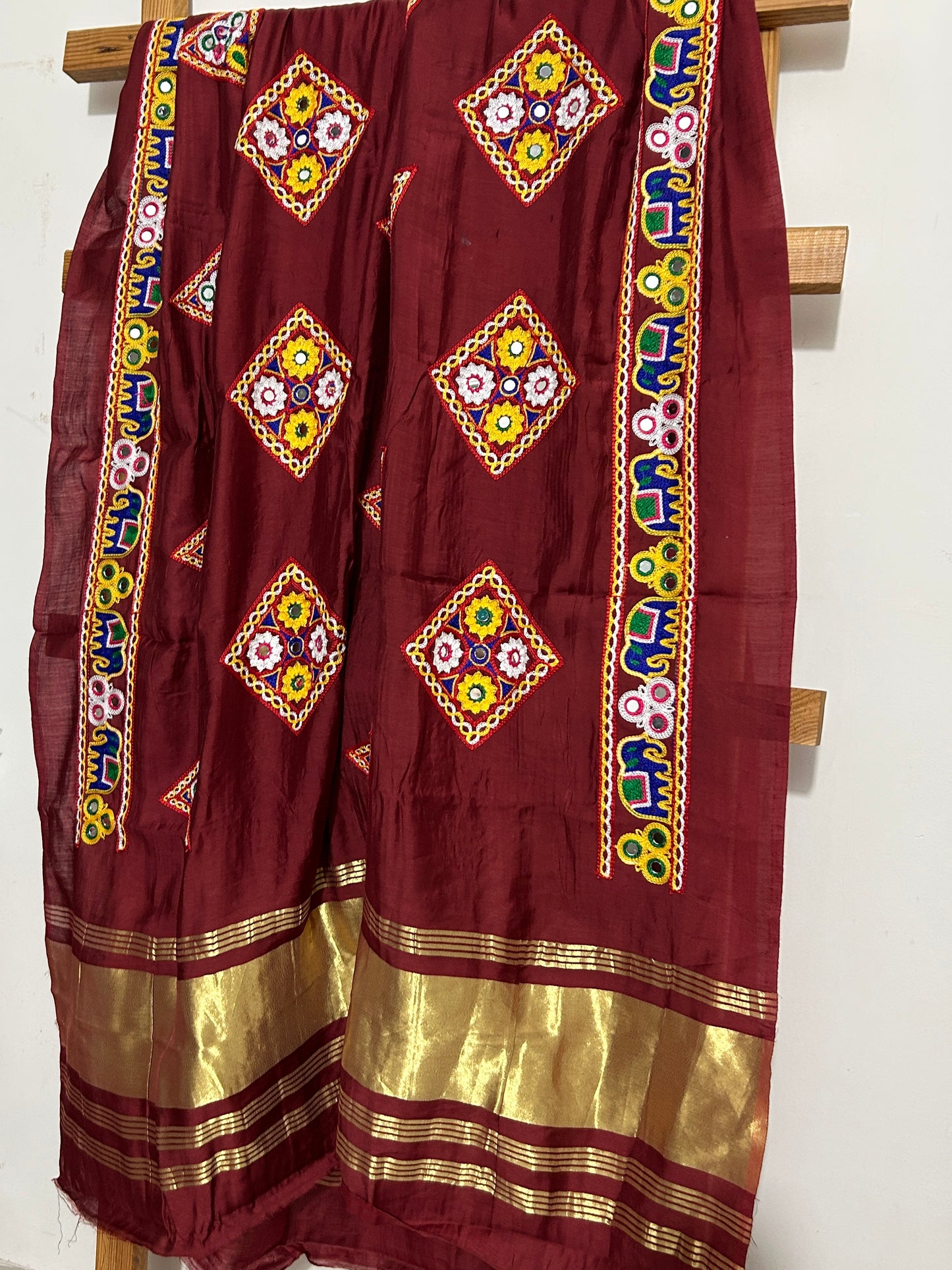 Semi Modal Kutch work Dupatta with lagdi pallu