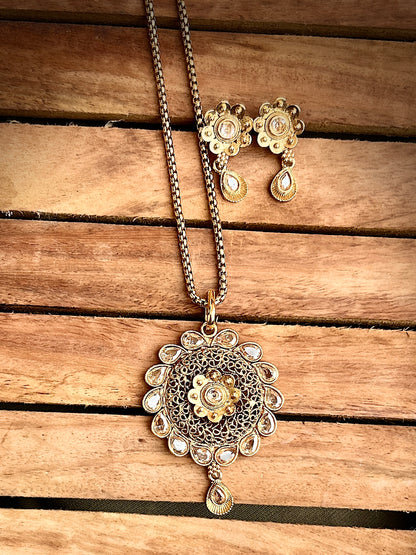 gold polish necklace