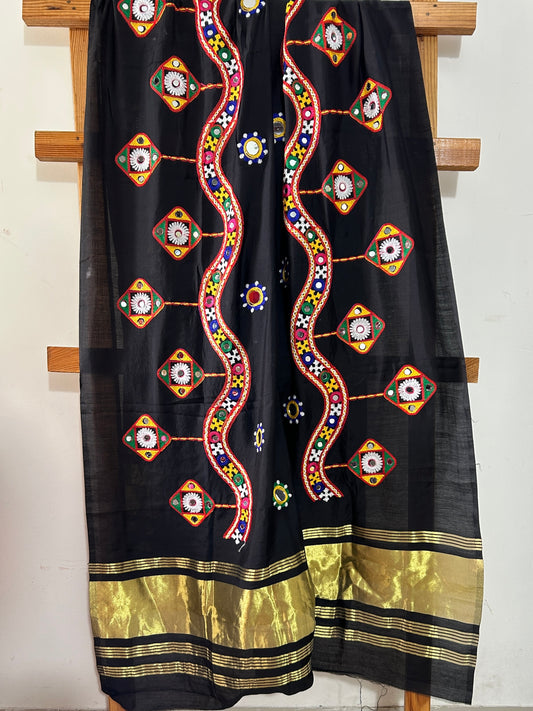 Semi Modal Kutch work Dupatta with lagdi pallu
