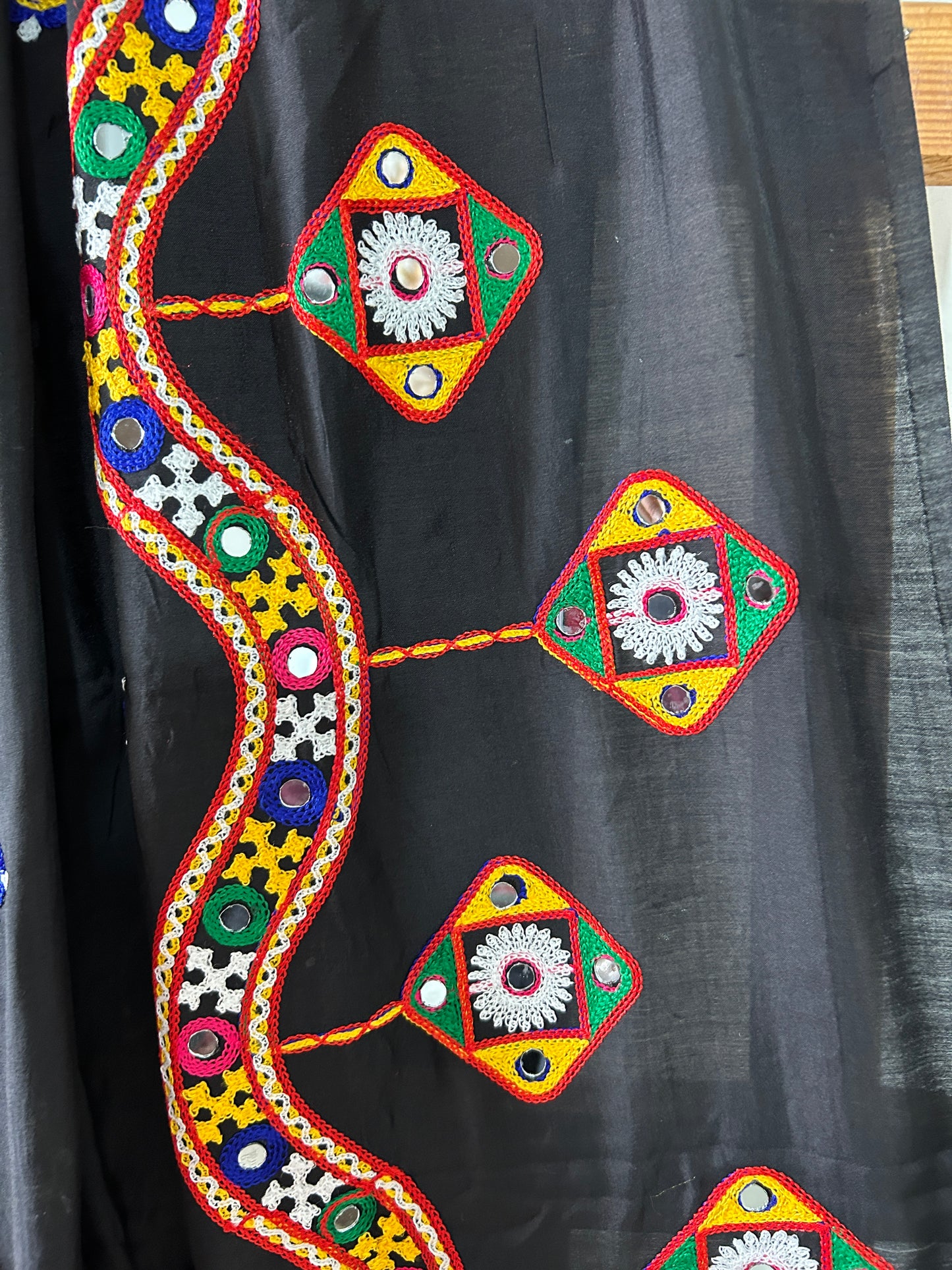 Semi Modal Kutch work Dupatta with lagdi pallu